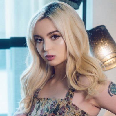 Lexi Lore aka lexilore onlyfans most recent record may.
